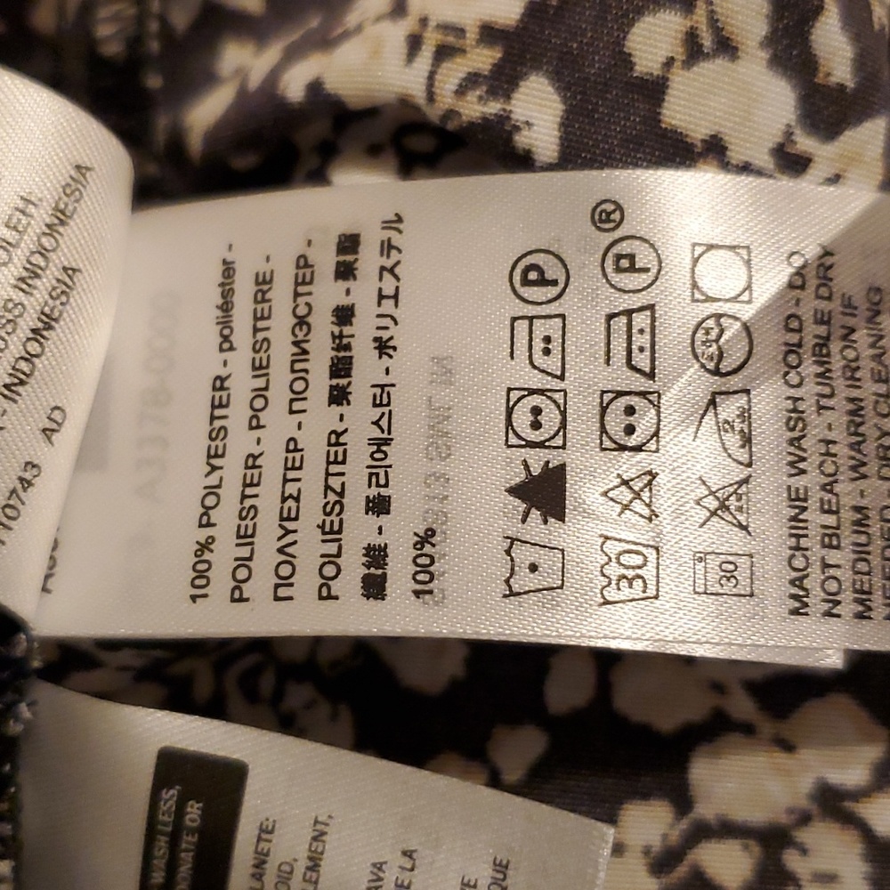 Levi's Crop Top - Picture 10 of 10
